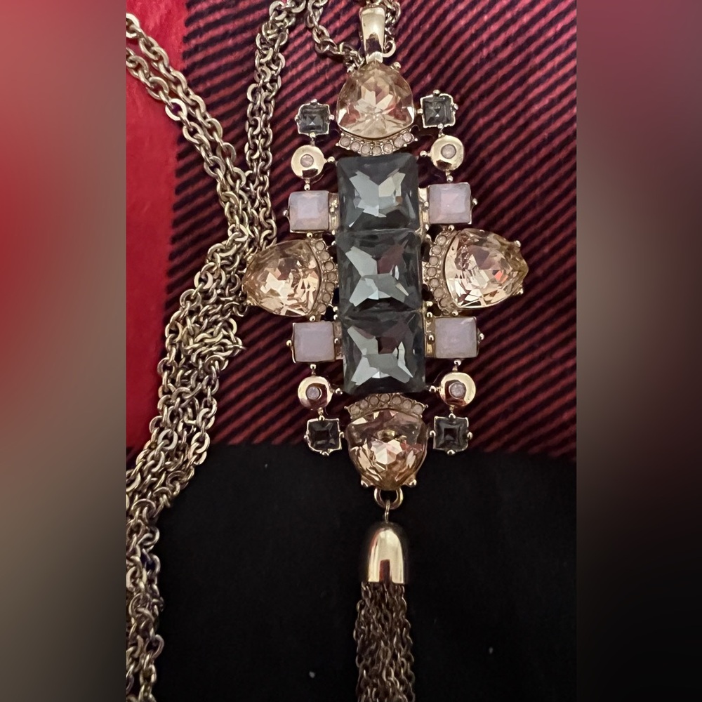 EUC long/mid length necklace from Saks.